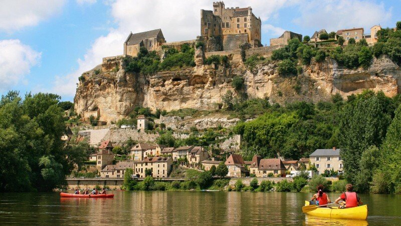 Top 08 Scenic Kayaking Destinations in Europe :  Kayaking The Dordogne River, France