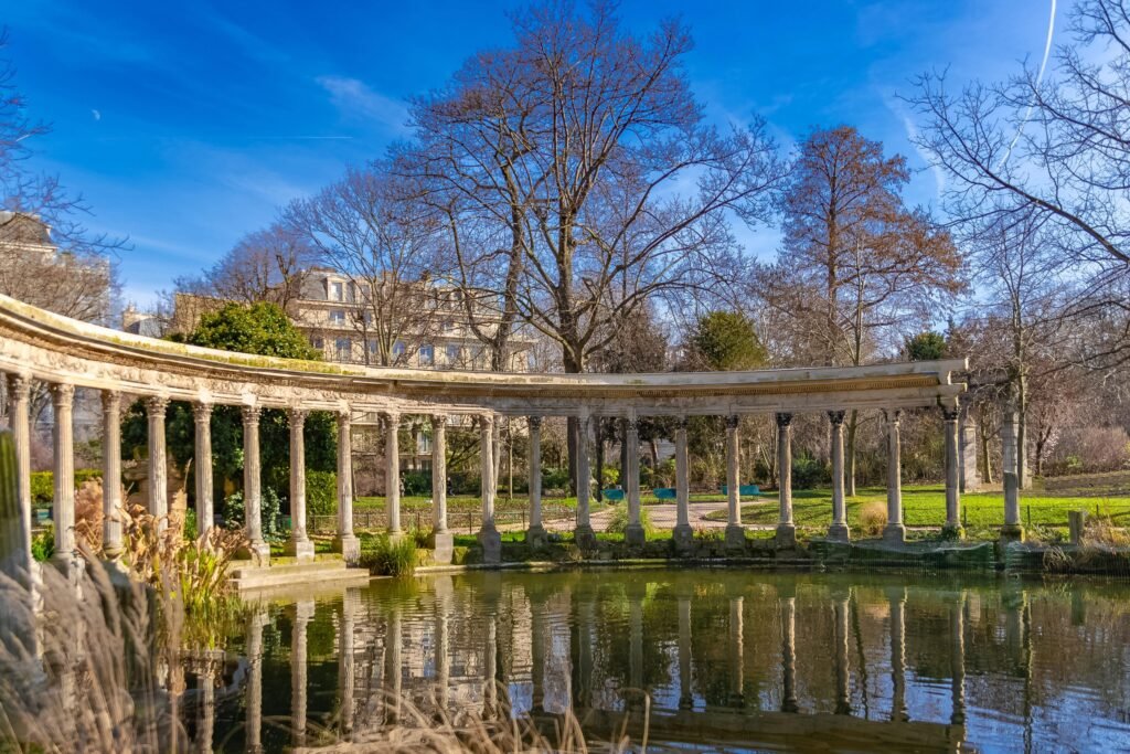 The Most Beautiful Parks and Gardens in Paris for a Nature Break, Parc Monceau: A Taste of Romantic Paris