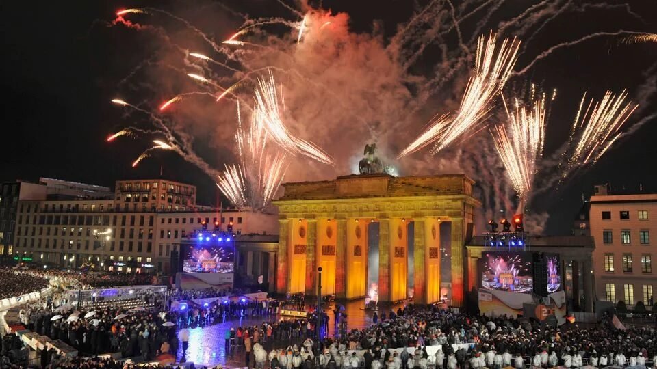 Berlin, Germany: Brandenburg Gate Celebration