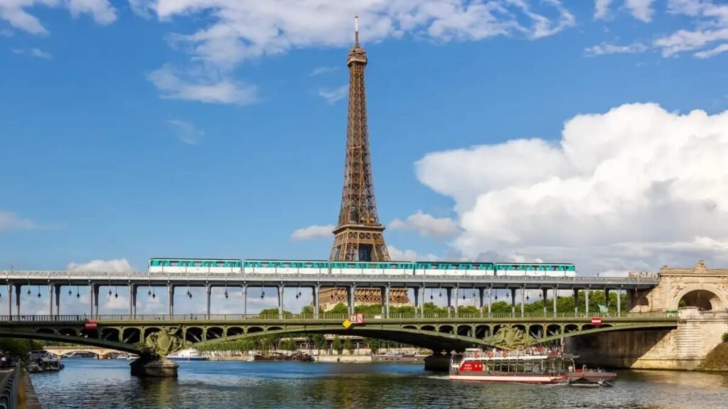 Visiting Paris on a Budget: Budget-friendly transportation