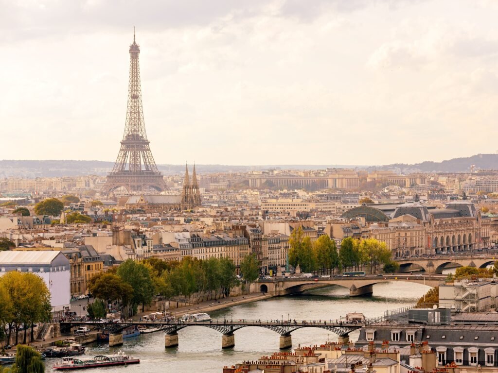 Visiting Paris on a Budget: experience Parisian culture and entertainment