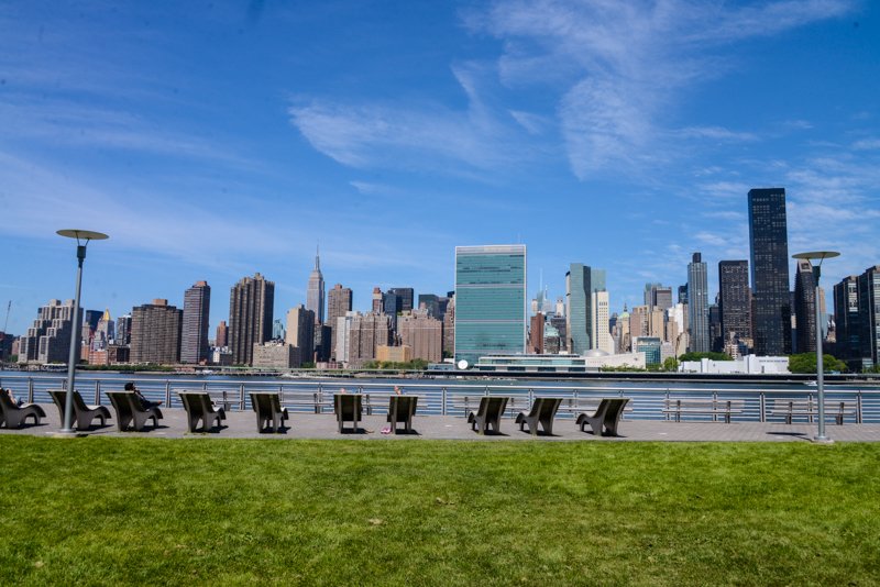 Best Parks in New York: Gantry Plaza State Park, Skyline Views and Modern Design
